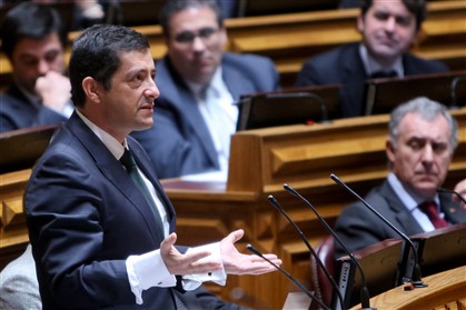 PS quer ouvir ministro no Parlamento sobre situação da Empordef, Estaleiros de Viana e Alfeite